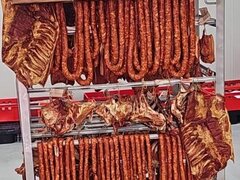 Vanzatoare carne- mezeluri si preparator mezeluri – carmangerie